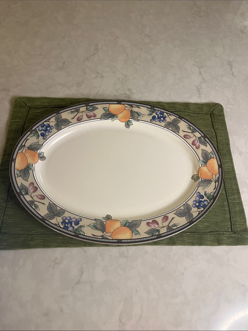Mikasa Intaglio Garden Harvest Oval serving platter fruit 15” x 11”